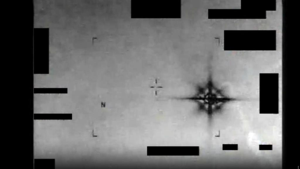 Скриншот с видео ВВС США. Новый вид НЛО. Персидский залив 2013 год
