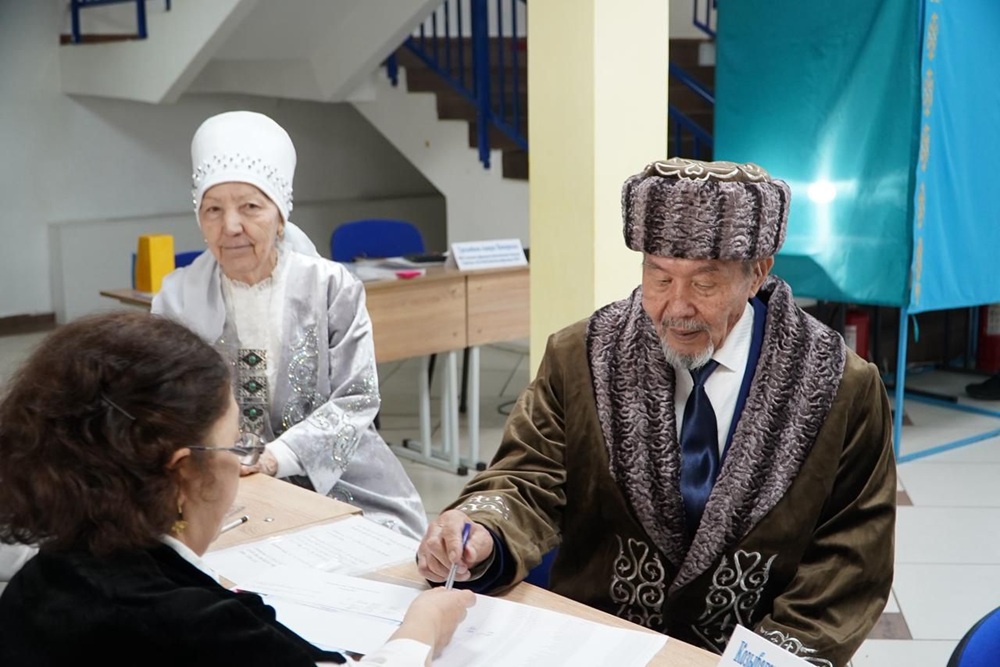 Референдум в Казахстане: к полудню проголосовали более 4,6 млн человек