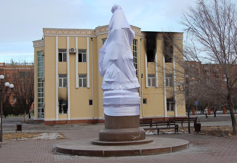 Памятник народной артистке РК Розе Баглановой
