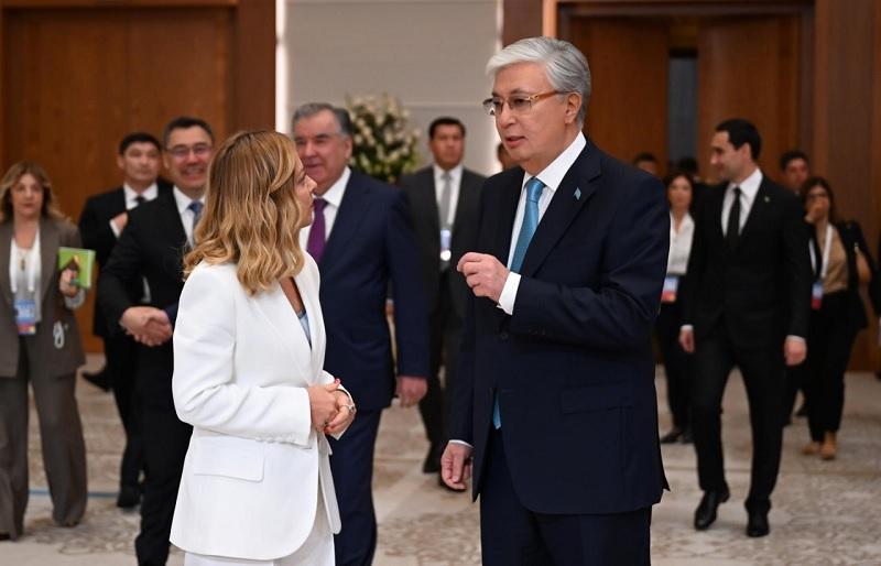 Итальянский премьер-министр Джорджа Мелони и президент Казахстана Касым-Жомарт Токаев на встрече в Астане