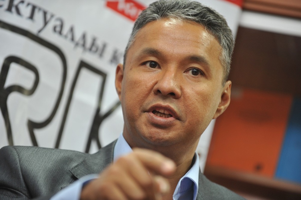 Партия «Ақжол» «предлагает усилить конституционную защиту банковской тайны