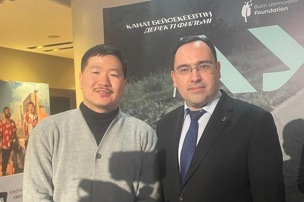 Каиржан Абдыхалыков с режиссером Канатом Бейсекеевым