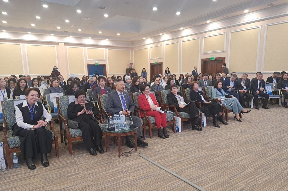 Форум "женского крыла" партии "Ак жол" с участием Дании Еспаевой