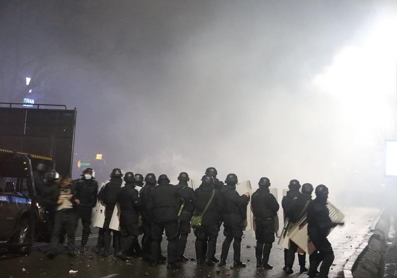 Хроника: начало января 2022 года в Казахстане - полиция