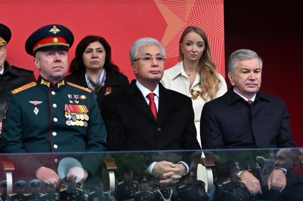 Токаев и Мирзиёев на параде в Москве