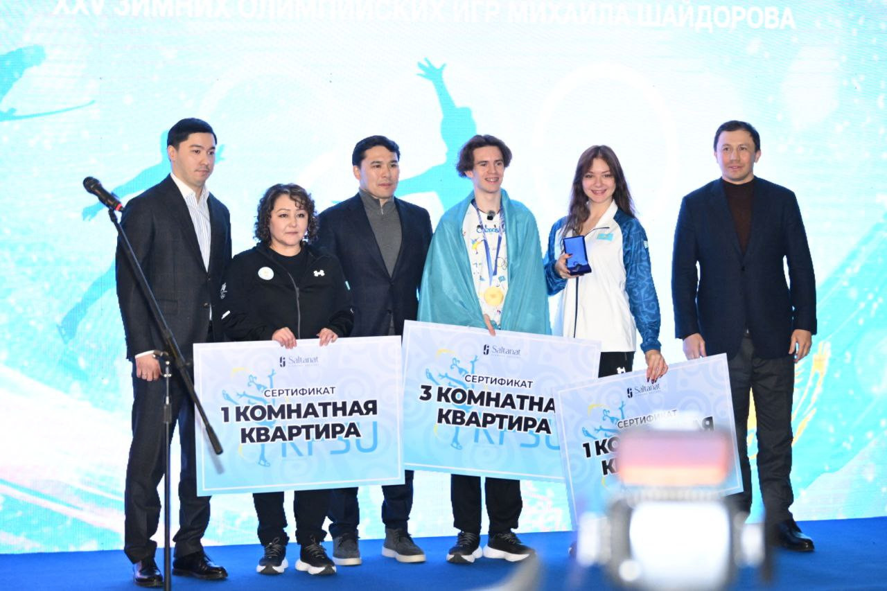 Михаилу Шайдорову и его тренеру подарили квартиры