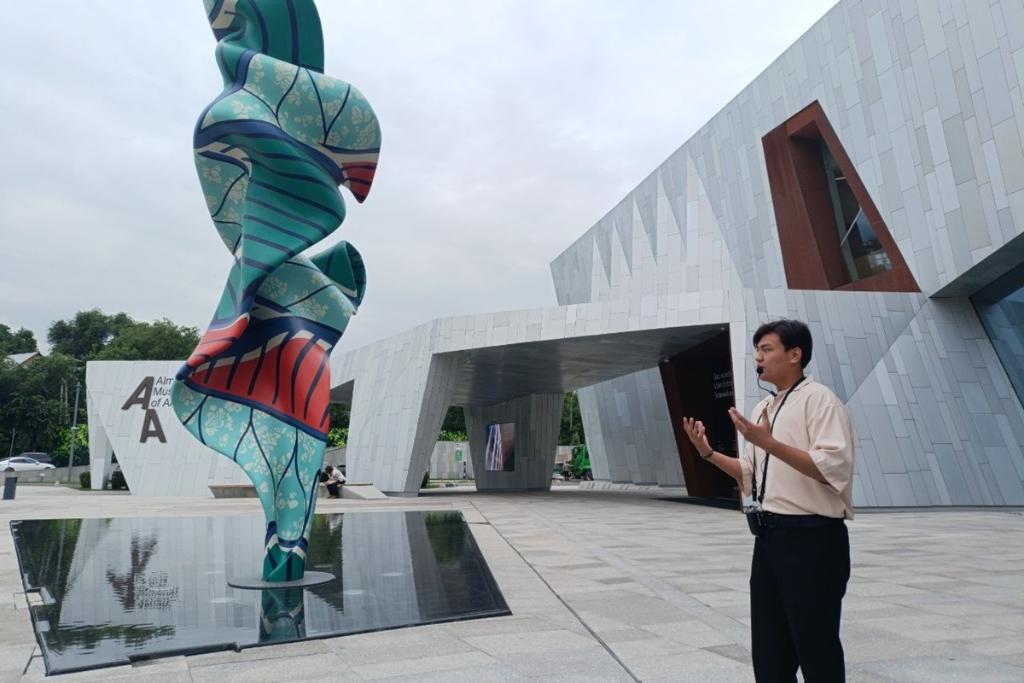 В рамках XXII PR-Форума прошла экскурсию по Almaty Museum of Arts