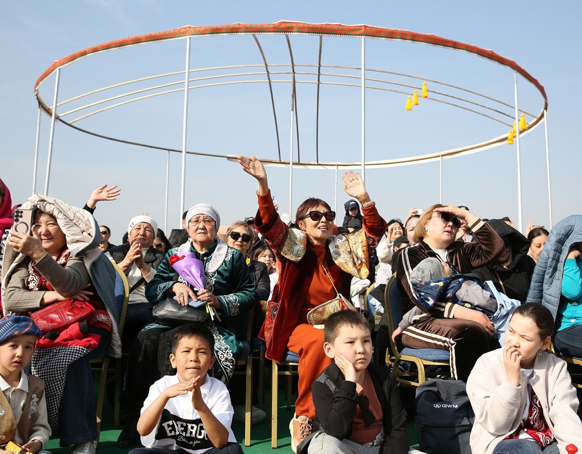Самый большой шанырак в Алматы в парке Первого Президента