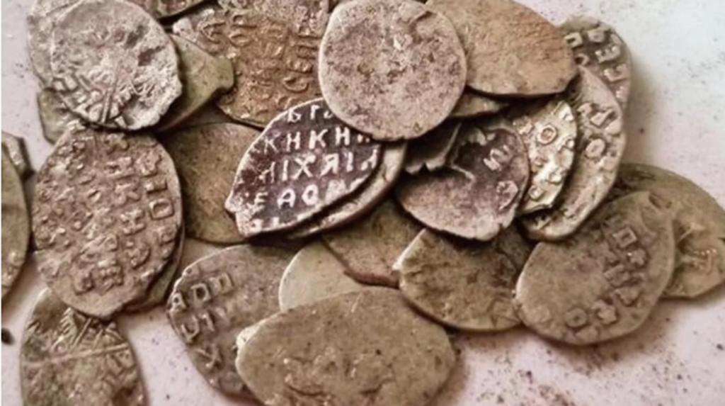Клад 85 тысяч серебряных монет XVII века палаты Аверкия Кириллова Москва 2026 — Cronos.Asia
