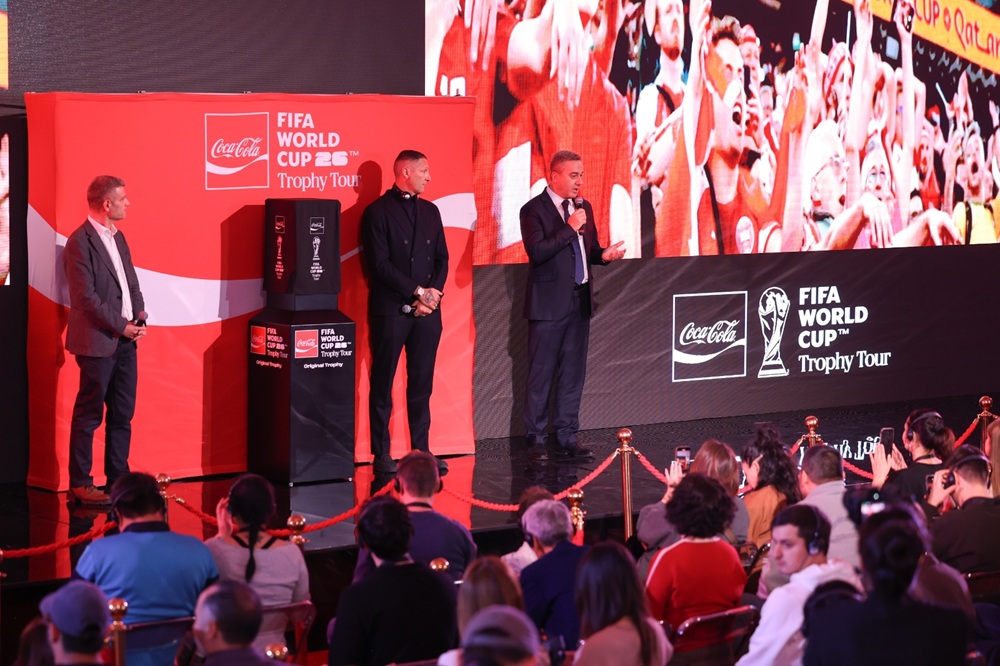 Кубок чемпионата мира по футболу в Алматы: трофей FIFA привезли в рамках мирового тура