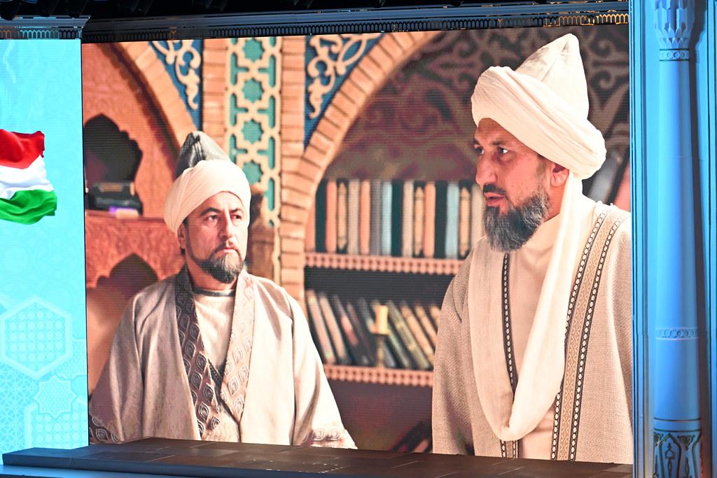 «Сияние звёзд: Джами и Навои»