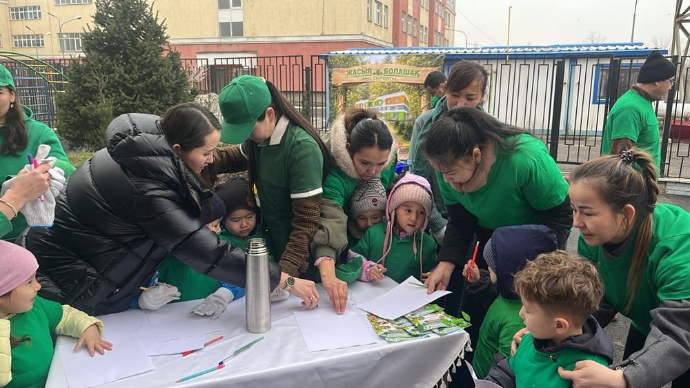 Таза Қазақстан: дети высаживают именные деревья