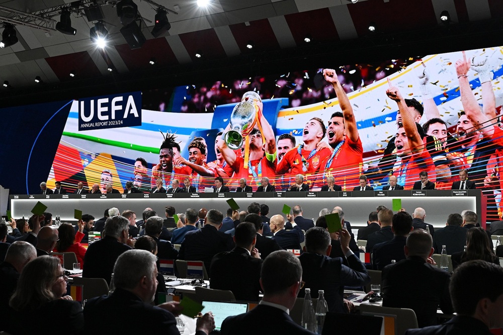 Конгресс УЕФА в Астане: решат судьбу президента