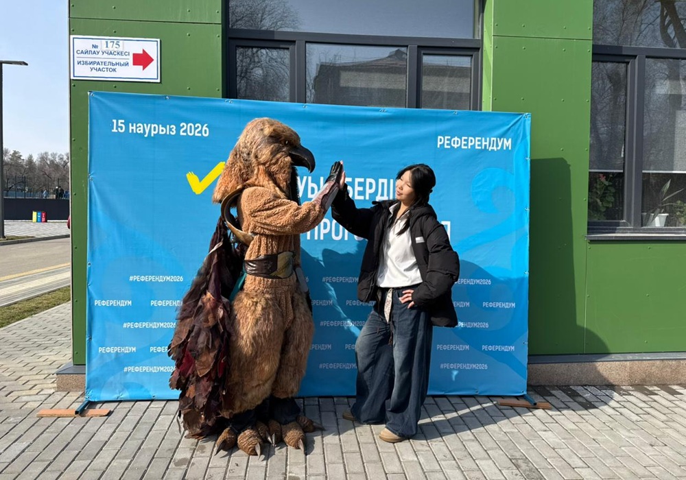 Голосование в Алматы: от беркутов до ансамблей — самые яркие моменты этого часа