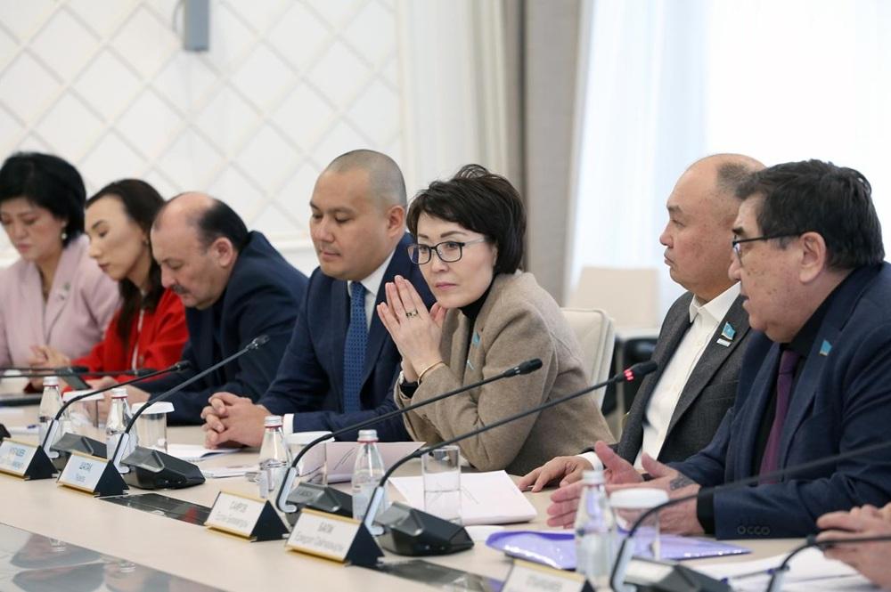 депутаты Мажилиса